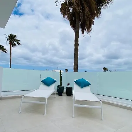 Puerto Del Carmen, Casa Mama *